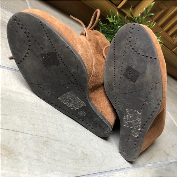 Dolce vita cognac suede lace up wedge booties. Size 7.5 - Picture 7 of 8